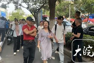 杜兰特：面包在比赛中想称赞我 我说你一边啦去吧&别包夹我了